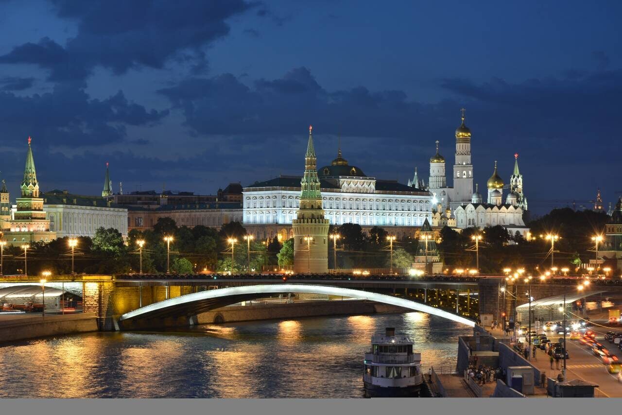 Кремль и Большой каменный мост ночью