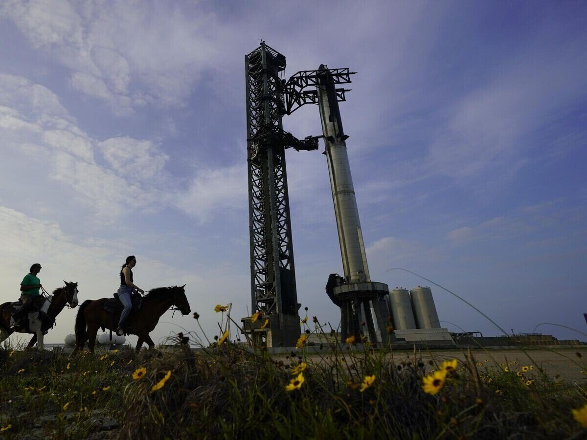 Около ракеты-носителя SpaceX